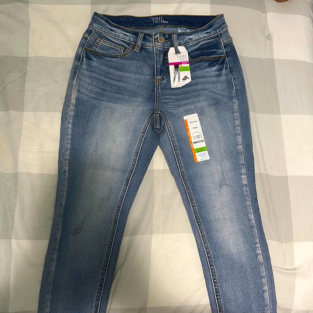 BRAND NEW Skinny Jeans (size 8)